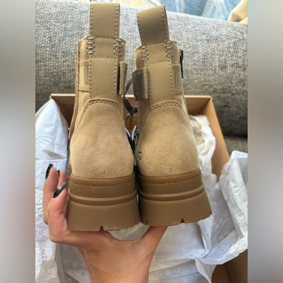 Leather Waterproof UGG Winter Boot, Size 9, Brand New in Box - Picture 10 of 16